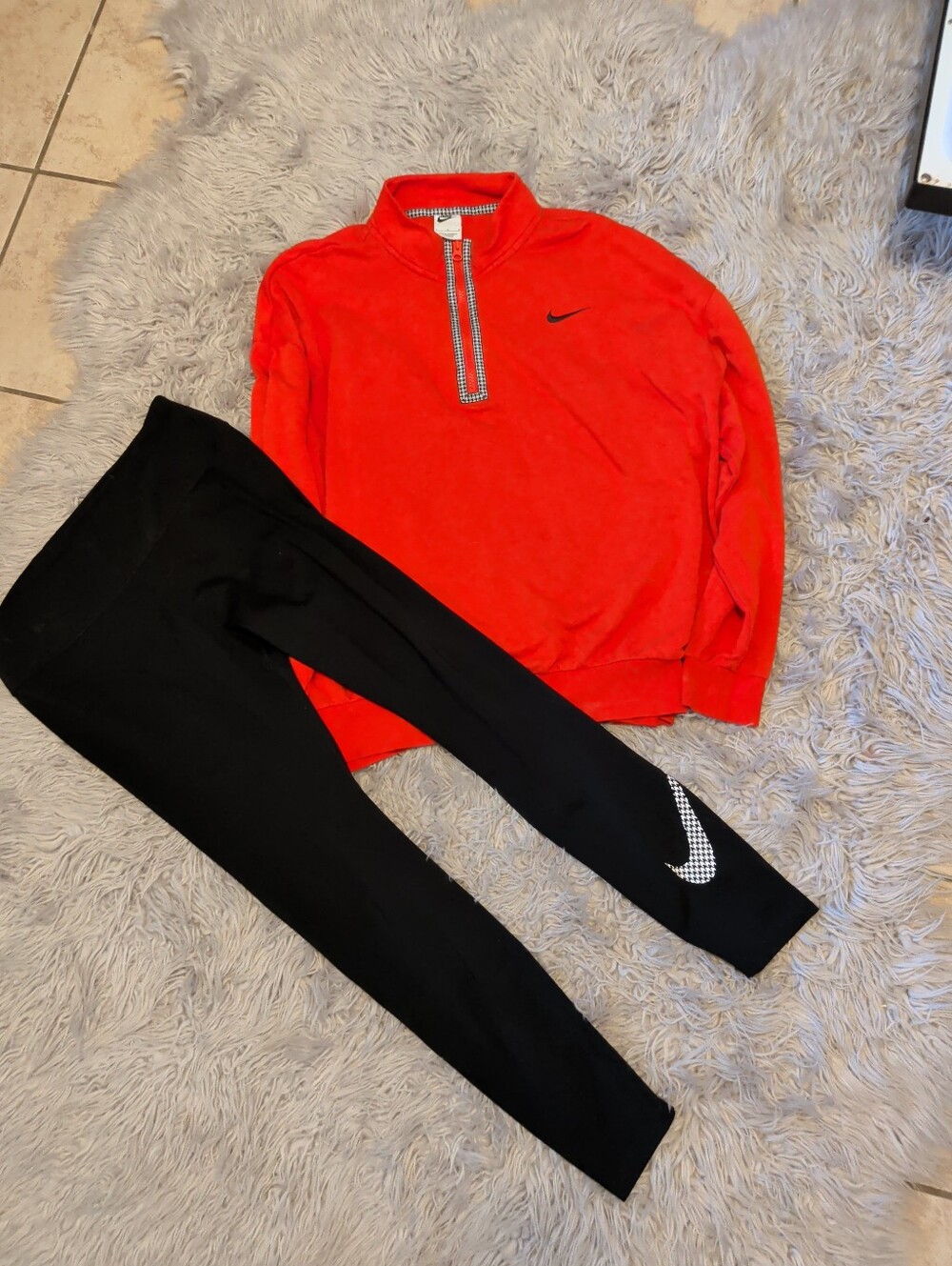 Nike Women's Quarter-Zip Sweatshirt with Black Nike Leggings Size Large